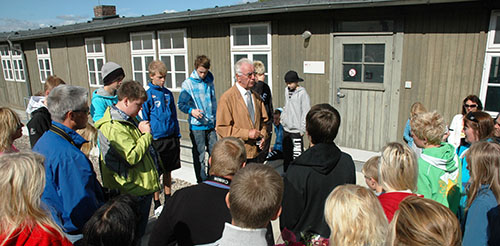 Karsten Pettersen i Sachsenhasuen med elever