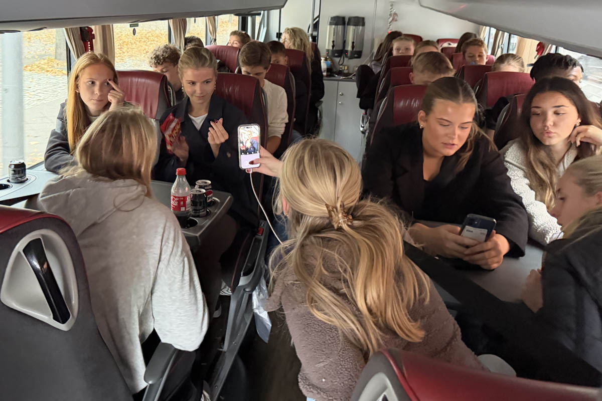 Elever på bussreise