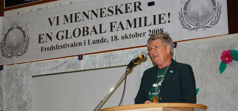 Helga Arntzen taler under Fredsfestivalen Lunde